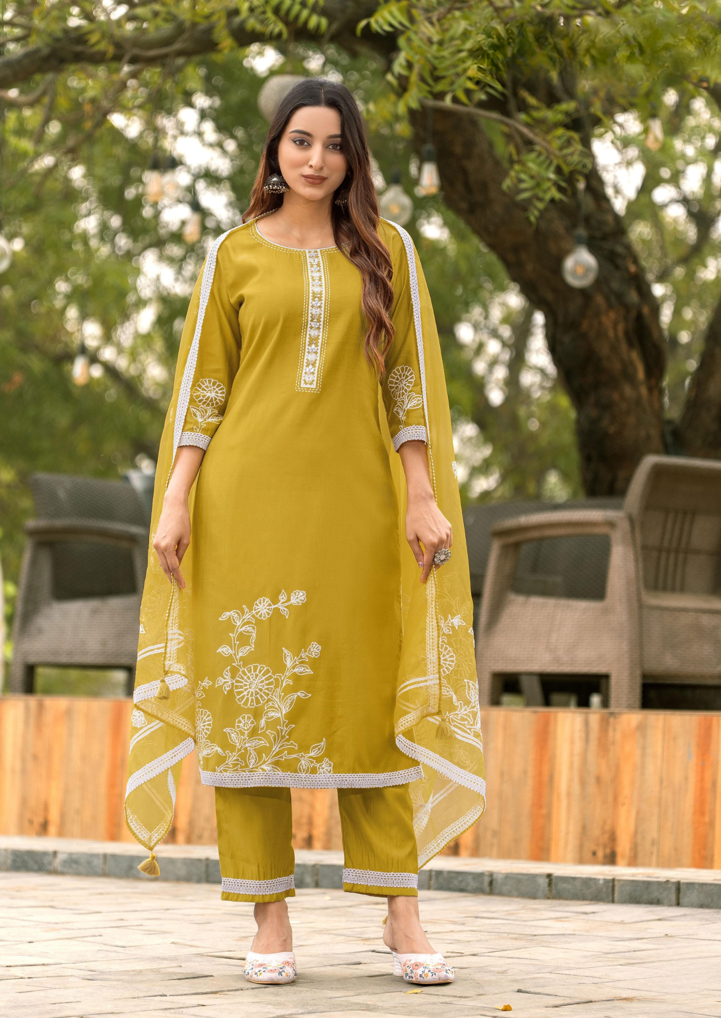 Kadlee Karwa - Stylish Kurti and pant set