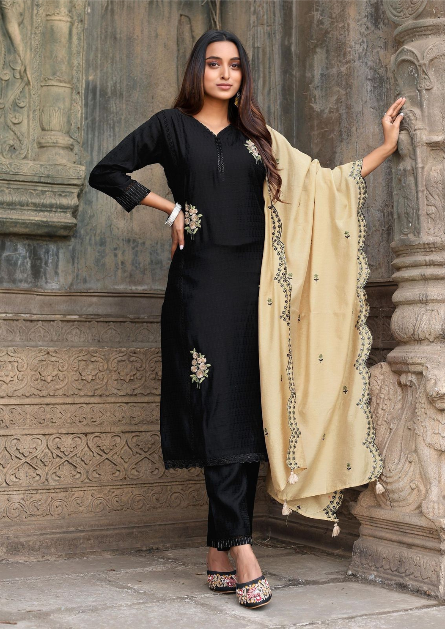 Wooglee Saugaat - Elegant Viscose Suit set
