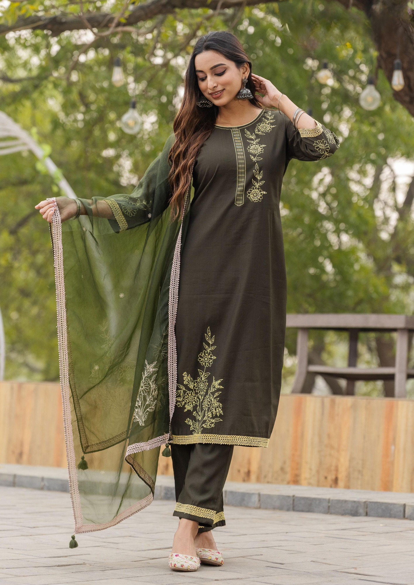 Kadlee Karwa - Stylish Kurti and pant set