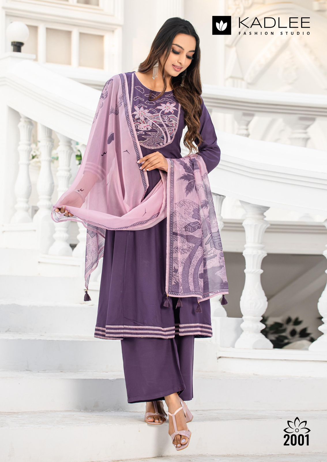 Kadlee Swarnika Kurti & Pant set